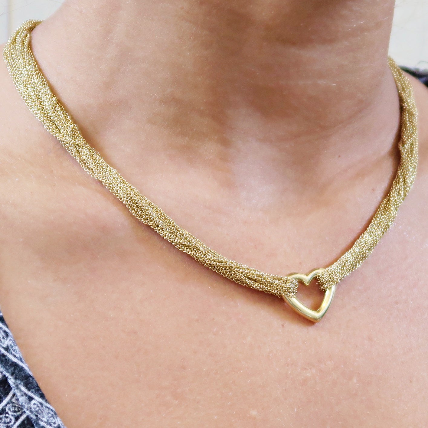 Elsa Peretti® Open Heart pendant in 18k gold. | Tiffany & Co.